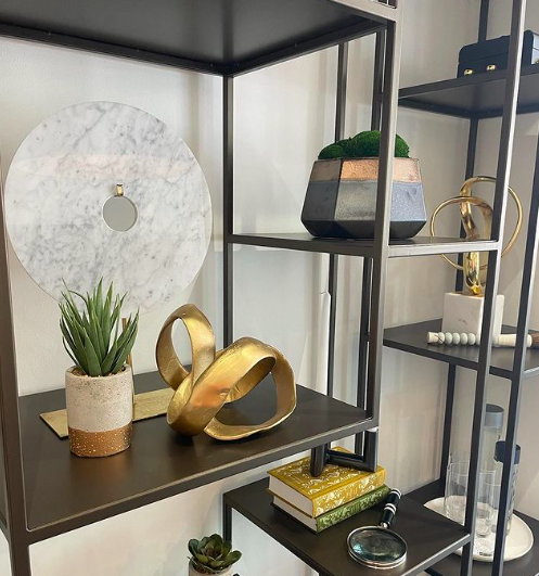 Dekoracja Marble Disc 44 cm marmurowy dysk na złotej, żelaznej podstawie