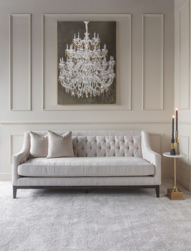 Sofa Cheval Ivory trzyosobowa 200 cm kremowe obicie ozdobne guziki dekoracyjne przeszycia