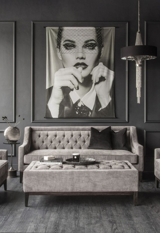 Szara sofa Cheval Grey trzyosobowa 200 cm szare obicie ozdobne guziki dekoracyjne przeszycia