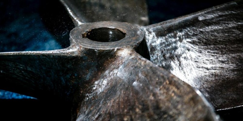 Stolik kawowy Junk Art Propeller 160 cm szklany blat podstawa śruba kutra rybackiego unikat