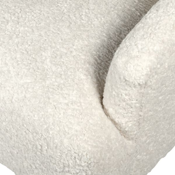 Biały fotel boucle Teddy White ze złotymi nogami