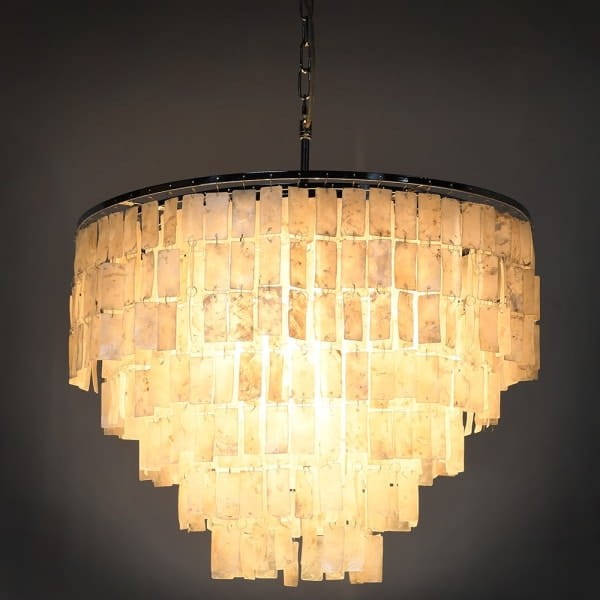 Luksusowy żyrandol wiszący z muszli na srebrnej ramie – design handmade