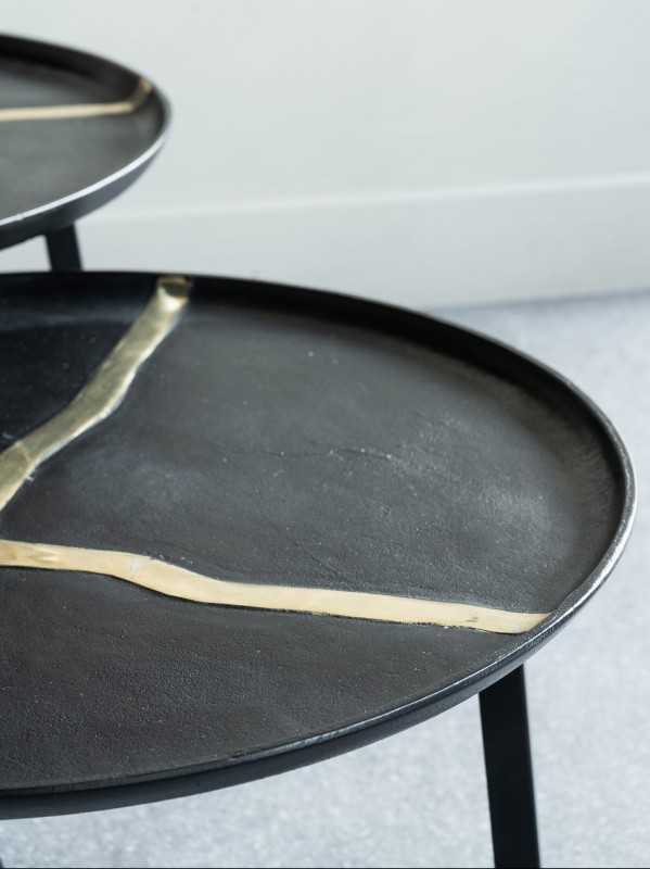 Stoliki kawowe Misty Black 72 i 62 cm średnicy komplet dwa stoliki czarne okrągłe aluminium złote detale