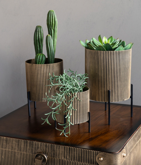 Donice Kingston S antyczne złoto żelazne na czarnej podstawie komplet trzy doniczki do salonu