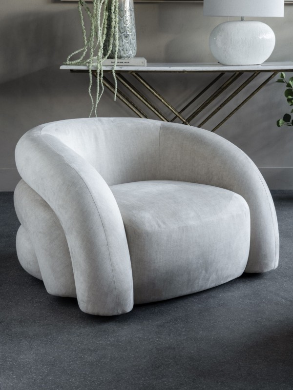 Przytulny fotel Belgrave Cream designerski fotel kremowy do salonu