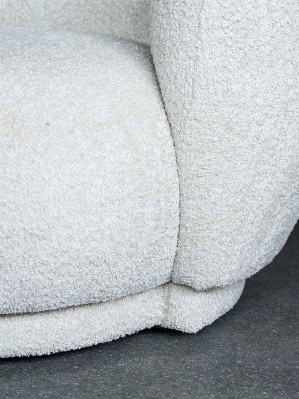 Zaokrąglona mała sofa Ennismore 191 cm boucle tkanina bukla kremowa kanapa