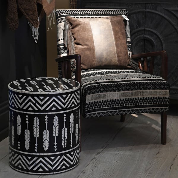 Okrągły stolik pomocniczy Belize 45 cm średnicy inkrustowany kością biel i czerń