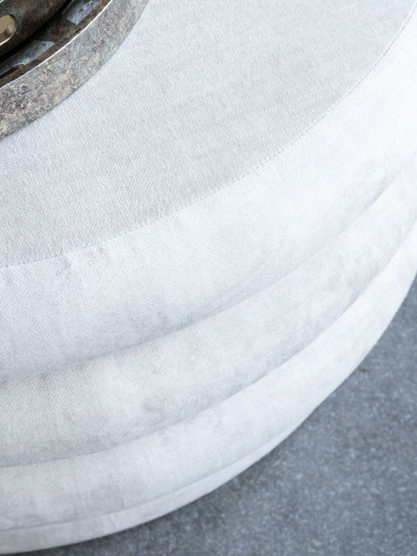 Stolik kawowy otomana Belgravia Cream okrągła otomana ze schowkiem 78 cm