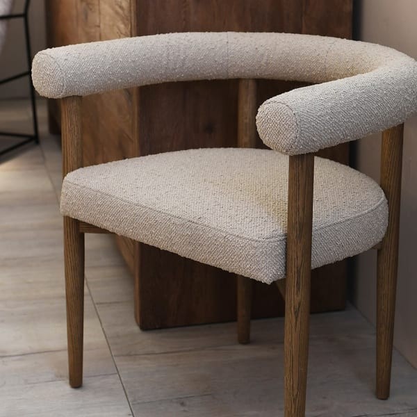 Krzesło do jadalni Pimlico Beige tkanina Boucle rama i nogi drewno jesion biało brązowe