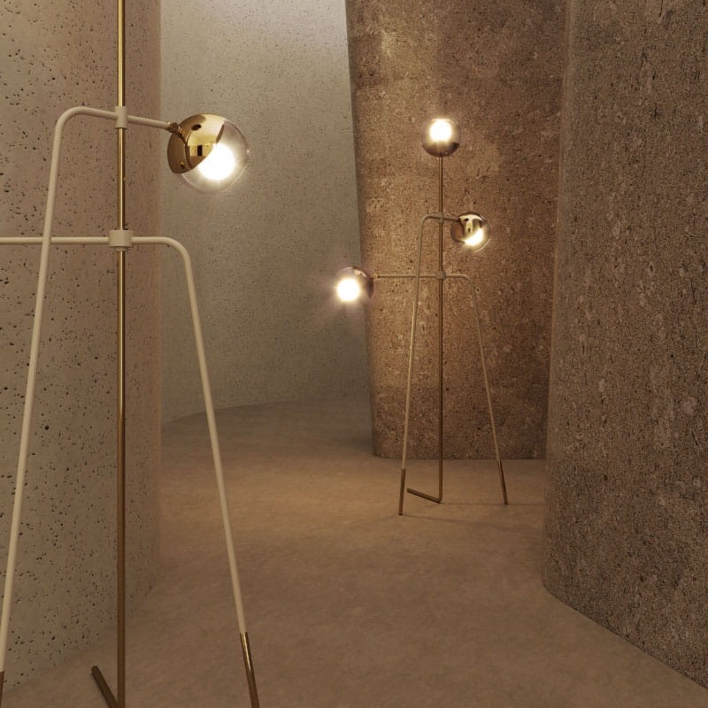 Lampa podłogowa Black Widow od Creativemary 180 cm trzy klosze szklane mosiężna podstawa