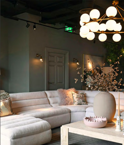 Lampa sufitowa White Bubble 125x112 cm kule mleczne szklane żyrandol złota rama