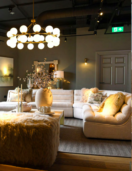 Lampa sufitowa White Bubble 125x112 cm kule mleczne szklane żyrandol złota rama