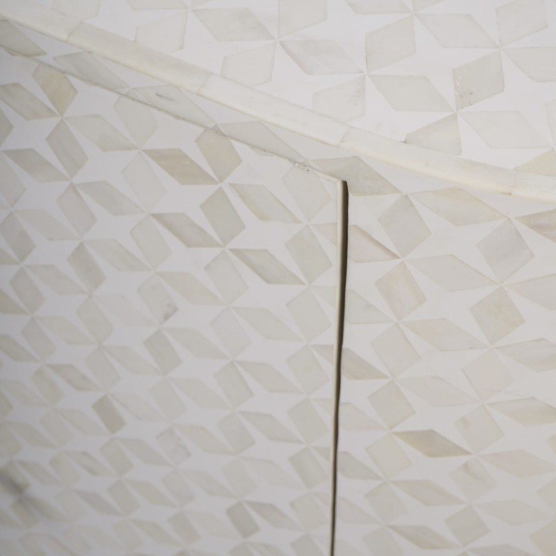 Biała komoda dwudrzwiowa Luxury Aspen 100 cm złota podstawa