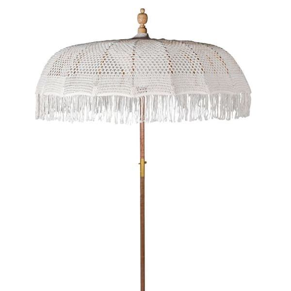 Biały parasol ogrodowy boho z makramą ręcznie wykonany