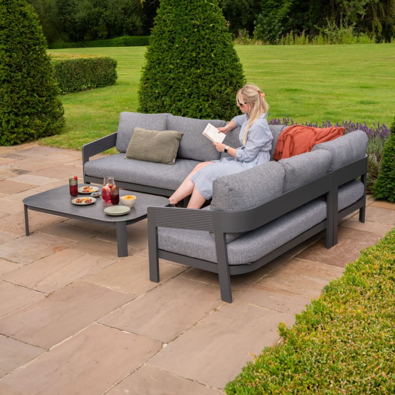 Zestaw mebli ogrodowych Lyall Corner Grey sofa narożna i stolik kawowy szary