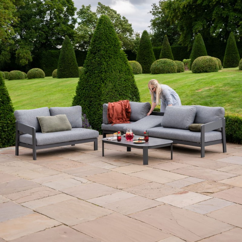 Zestaw mebli ogrodowych Lyall Corner Grey sofa narożna i stolik kawowy szary