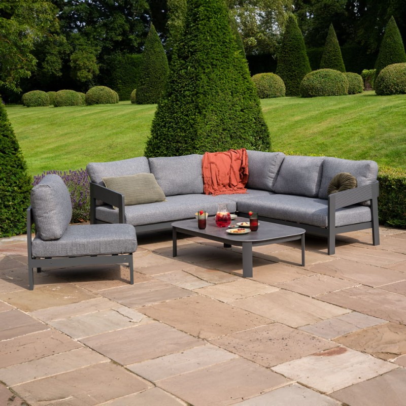 Zestaw mebli ogrodowych Lyall Corner Grey sofa narożna i stolik kawowy szary