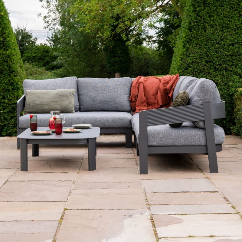 Zestaw mebli ogrodowych Lyall Corner Grey sofa narożna i stolik kawowy szary