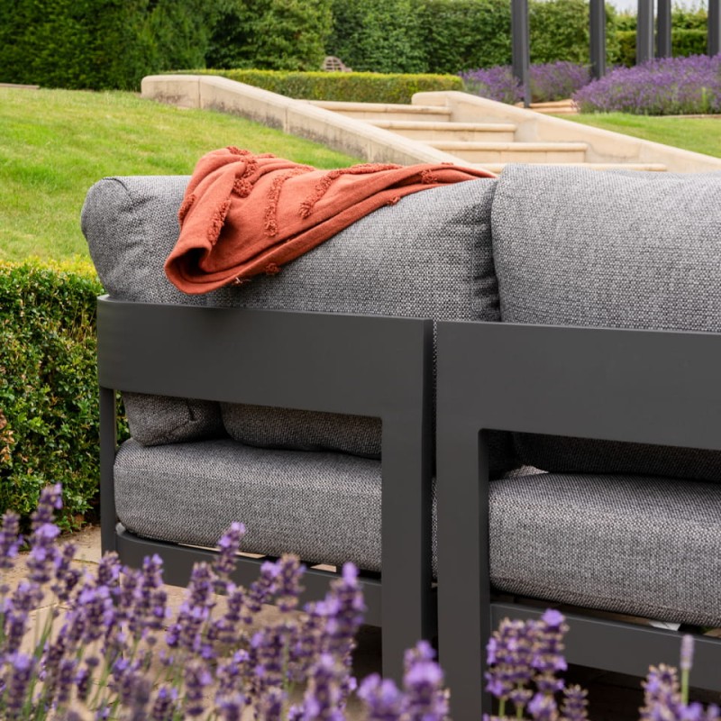 Zestaw mebli ogrodowych Lyall Corner Grey sofa narożna i stolik kawowy szary