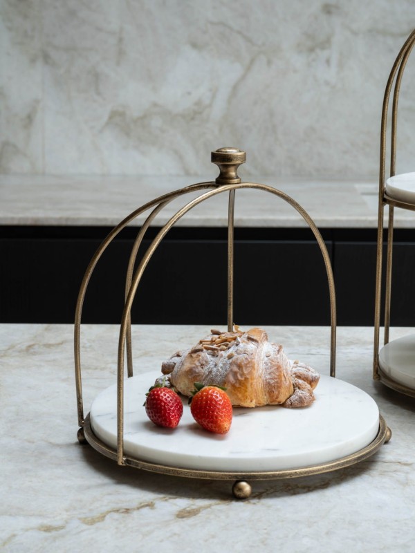 Patera stojak na ciasta Pimlico 26 cm złoty metal i biały marmur