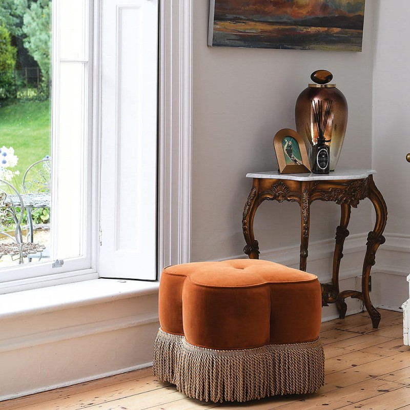 Stołek puf Claridge Orange 55 cm velvet ozdobne frędzle