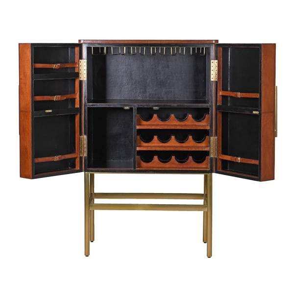 Wnętrze barku Jaipur z uchwytem na kieliszki i stojakiem na wino