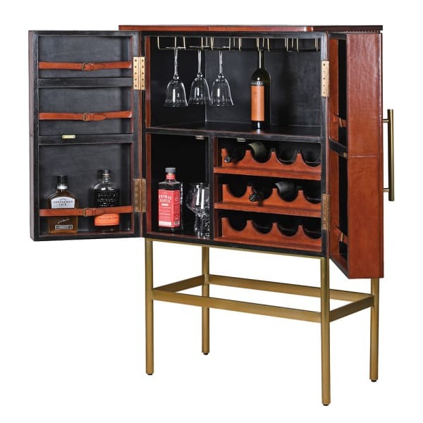 Wnętrze barku Jaipur z uchwytem na kieliszki i stojakiem na wino