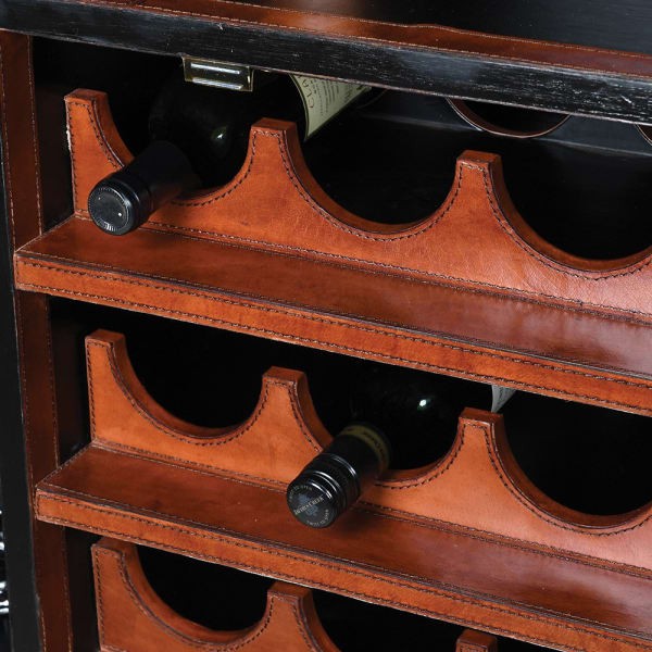 Wnętrze barku Jaipur z uchwytem na kieliszki i stojakiem na wino