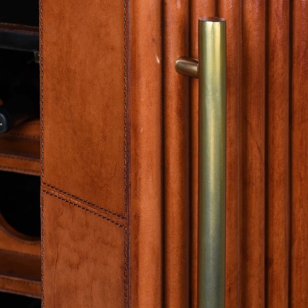 Luksusowy barek na alkohole Jaipur z brązowej skóry i mosiężną podstawą