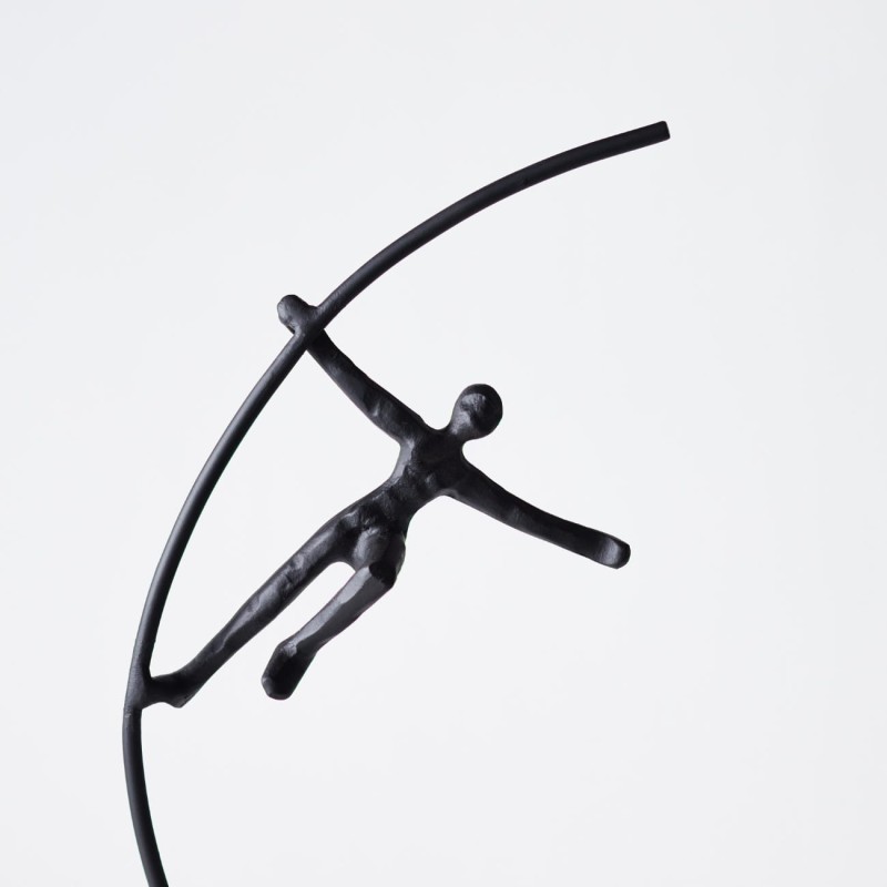 Rzeźba Chiswick Climbing Right 51 cm figurka dekoracyjna czarna