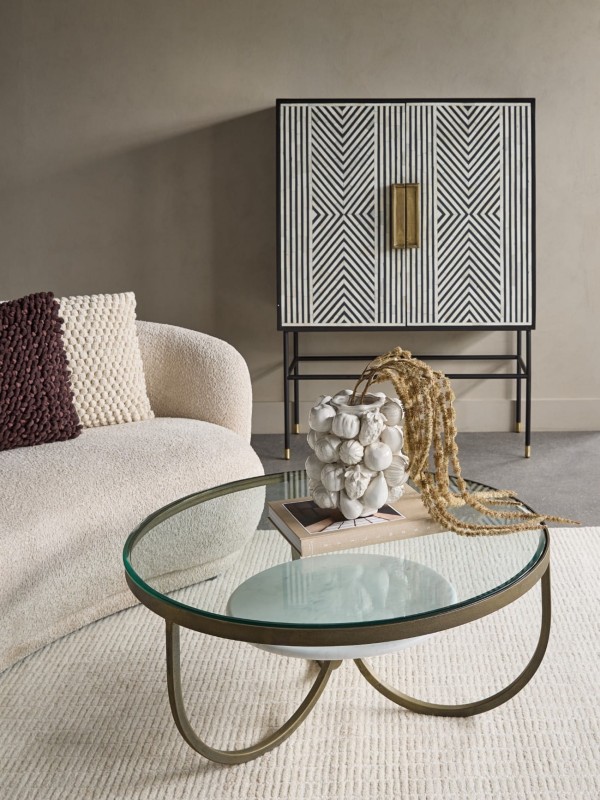 Czarno-biały barek na alkohole - szafa na podstawie, dwudrzwiowa