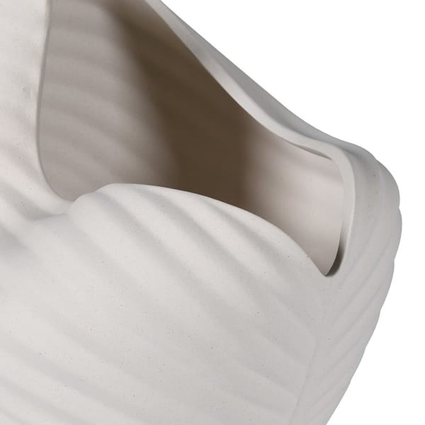 Wazon porcelanowy Symphony w kolorze białym, rzeźbiarski design z falistą fakturą