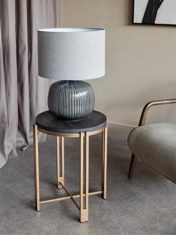 Ceramiczna lampa z ciemną podstawą i szarym abażurem
