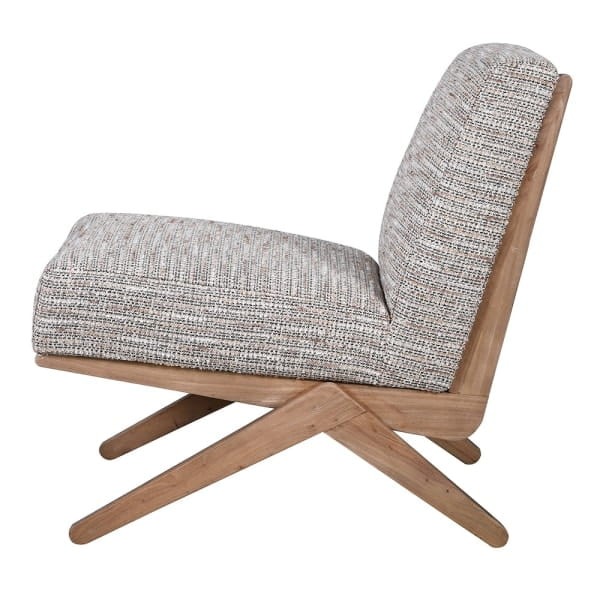Fotel Retro Mode – designerski fotel retro w salonie, połączenie komfortu i stylu