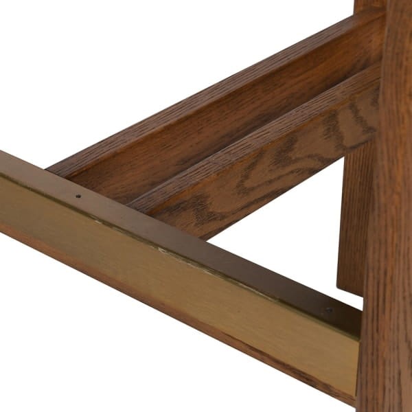 Hoker drewniany z siedziskiem tapicerowanym owczą skórą