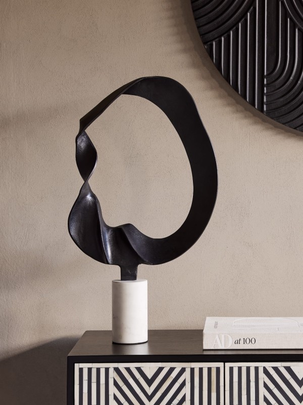 Czarna rzeźba Bromley 68 cm nowoczesna rzeźba z aluminium duża rzeźba