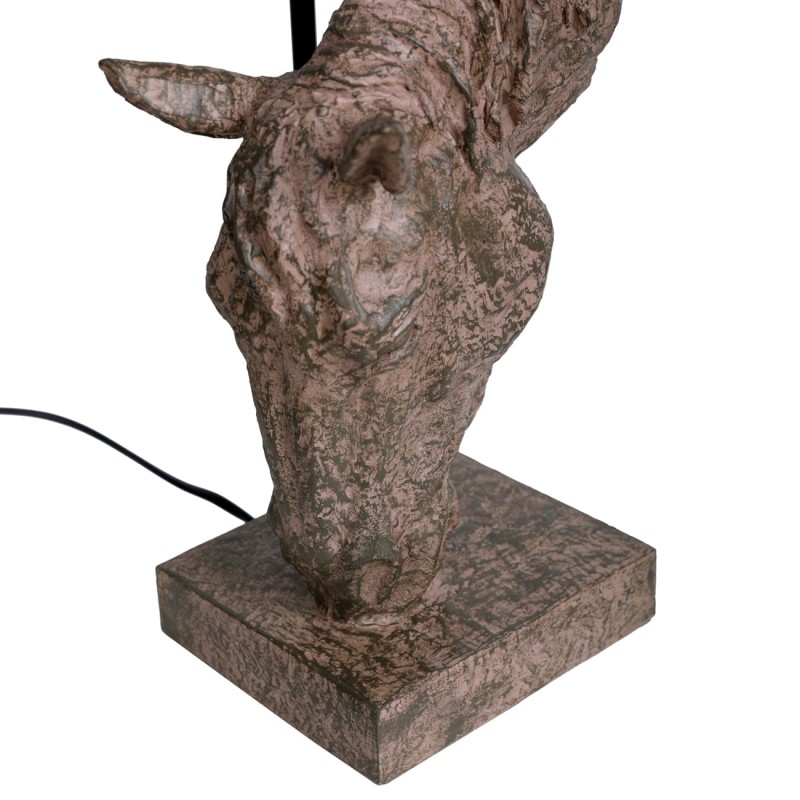 Zbliżenie na rzeźbiarską podstawę lampy Horse