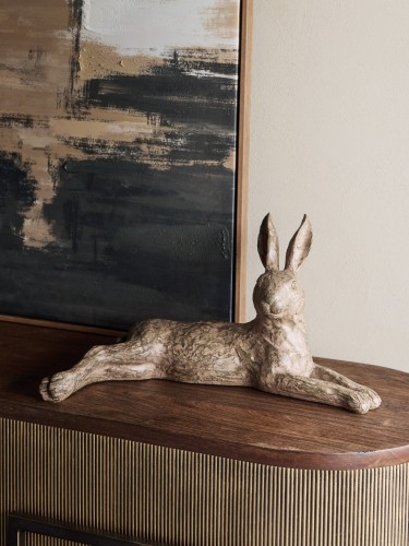 Rzeźba Lying Hare 49 cm zając - dekoracja rustykalna zając żywica 