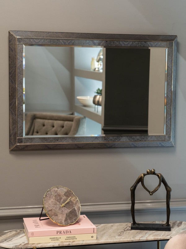 Lustro dekoracyjne Mandala w salonie nad komodą, aranżacja