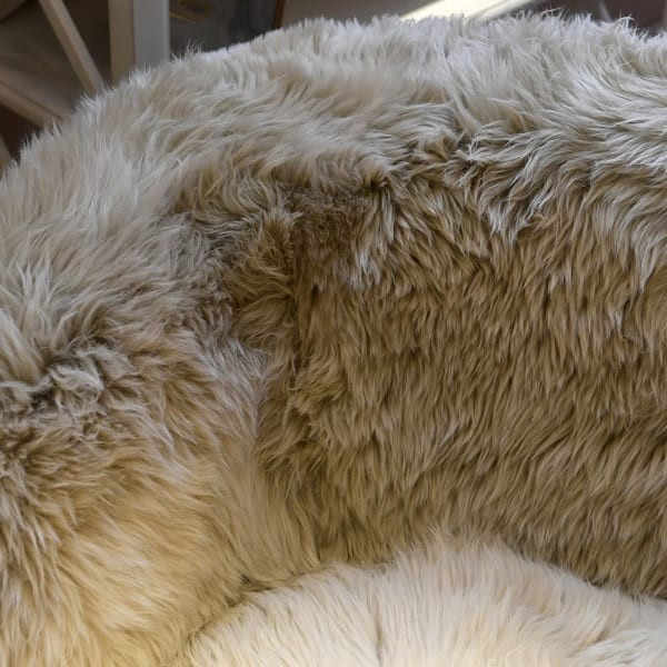 Sofa Lyall Sheepskin 215 cm dąb skóra owcza kanapa trzyosobowa