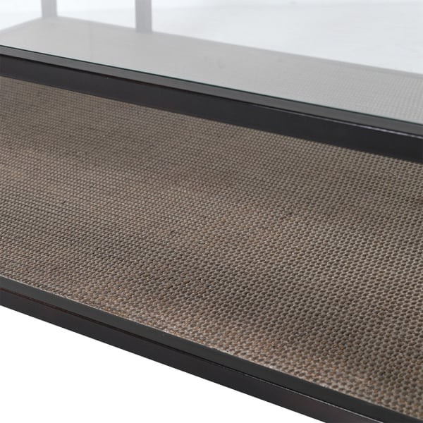 Prostokątny stolik kawowy Lyall 132 cm szkło i półka z wikliny