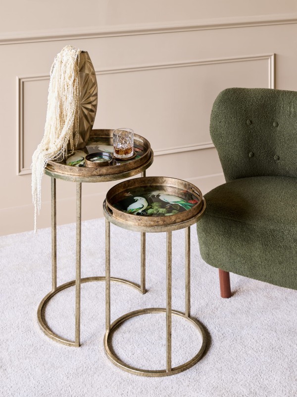 Dwa stoliki Tropic ze zdejmowanym blatem tacą wykończone w kolorze starego złota