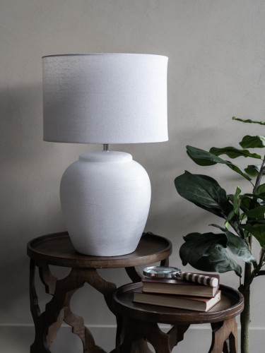Biała lampa stołowa z abażurem Classic Textured 57,5 cm ceramiczna podstawa