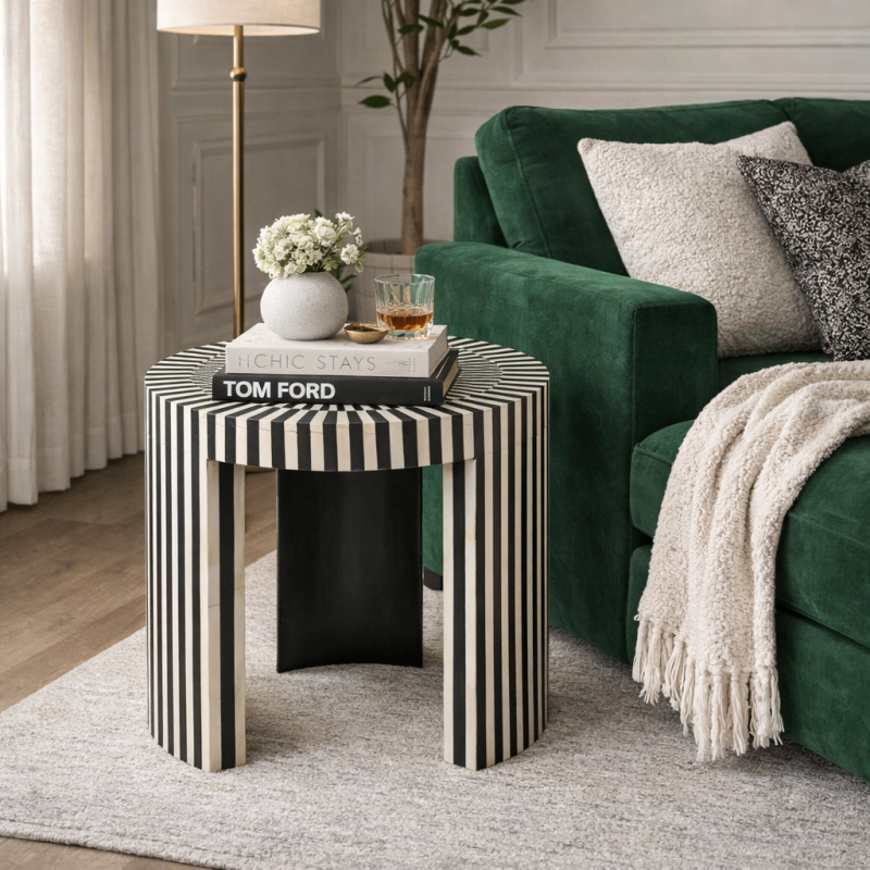 Stolik Kinnerton 55 cm okrągły czarno białe pasy żywica inkrustowana kością