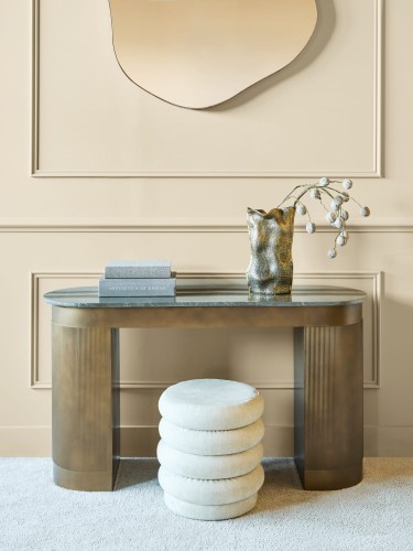 Złote biurko Primrose Royal 130 cm z marmurowym blatem i złotą podstawą