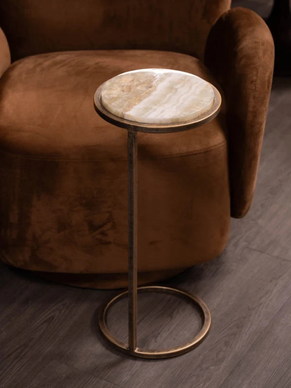 Stolik marmurowy Belgrave Onyx 59 cm - kamienny blat i metalowa podstawa