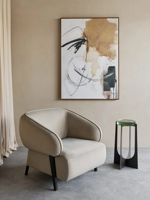 Beżowy fotel Delia velvet - elegancki fotel do salonu