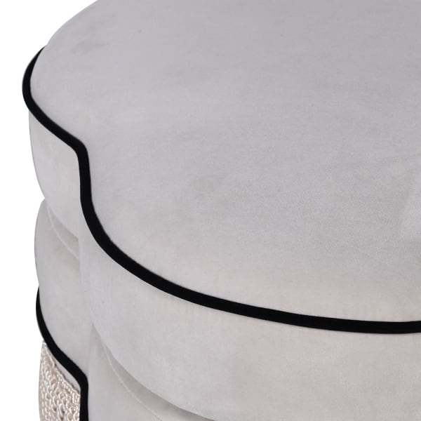 Puf Maldon White 61,5 cm z frędzlami – tapicerowany podnóżek
