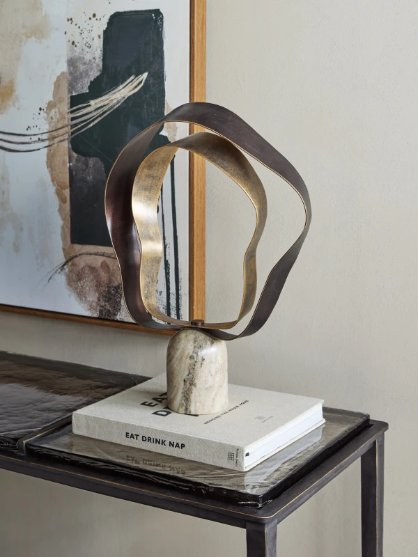 Rzeźba dekoracyjna Linton Gold 47,5 cm marmur i metal