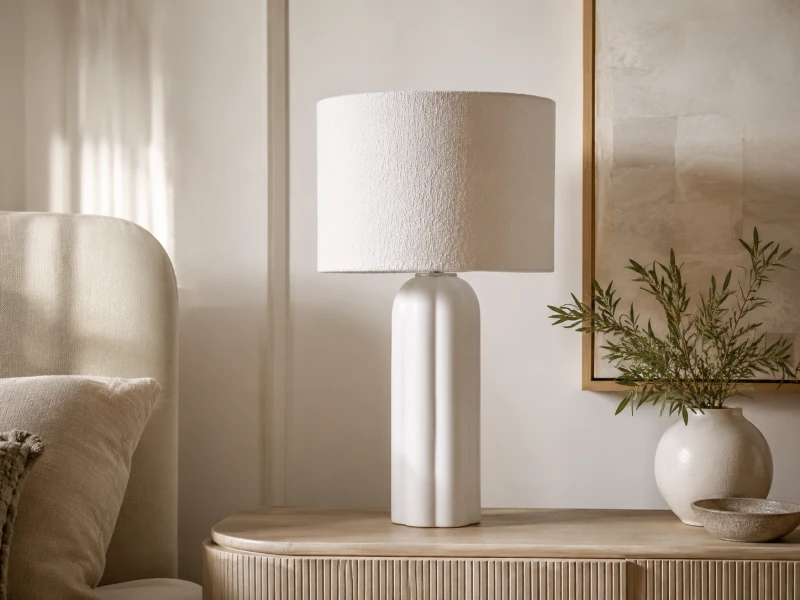 Lampa stołowa White Boucle 74 cm z ceramiczną podstawą